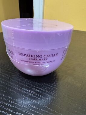 Le Chic repairing caviar hair mask brand new tub, and sealed